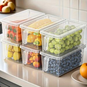 4 vnt. rinkinys itin didelių daugiafunkcinių šaldytuvo laikymo indų, tinkami vaisiams, daržovėms, mėsai ir kitiems maisto produktams laikyti, su dangčiu, itin didelės talpos, sukraunami, skaidri medžiaga, kad būtų matoma turinys, su rankena lengvam nešiojimui, idealūs namų šaldytuvams, virtuvėms