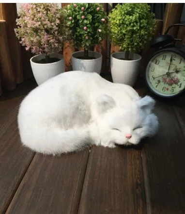 Stilingoji taupyklė "Baltas katinukas miega" (21 cm)