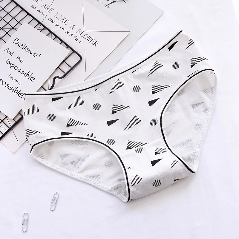 Moteriškos kelnaitės "Žavieji trikampiukai"