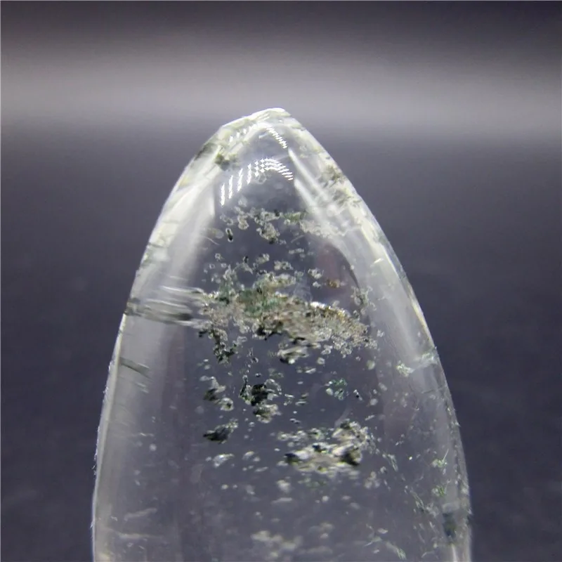 Mineralas su inklūzais "Skaidrusis kiaušinis" (chloritas, 8 g)