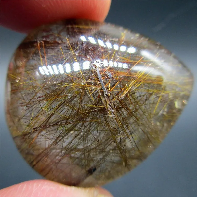 Mineralas su inklūzais "Skaidrusis lašas" (chloritas, 16 g)