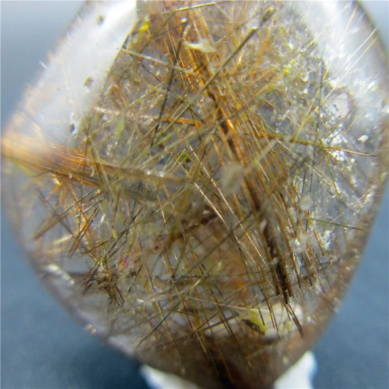 Mineralas su inkliūzais "Skaidrusis lašas 2" (chloritas, 8 g)