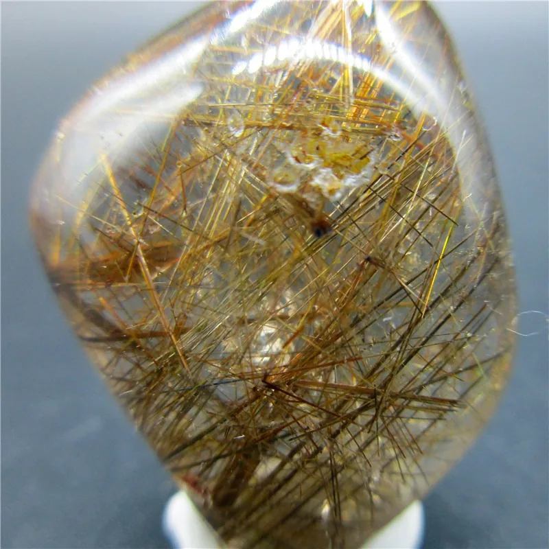 Mineralas su inkliūzais "Skaidrusis lašas 2" (chloritas, 8 g)