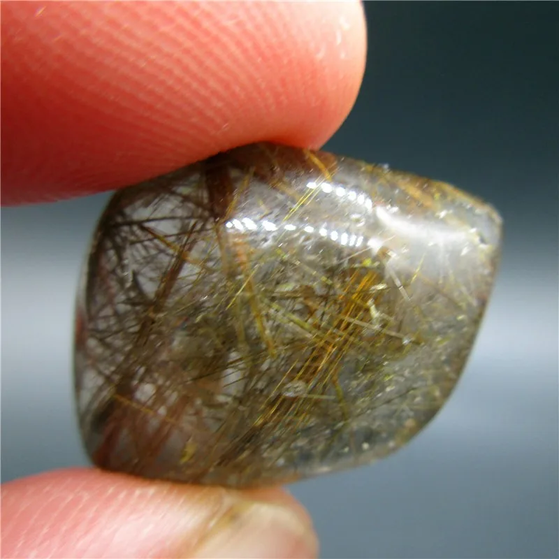 Mineralas su inkliūzais "Skaidrusis lašas 2" (chloritas, 8 g)