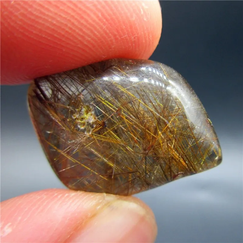 Mineralas su inkliūzais "Skaidrusis lašas 2" (chloritas, 8 g)