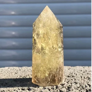Natūralus mineralas "Geltonasis obeliskas 2" (citrino