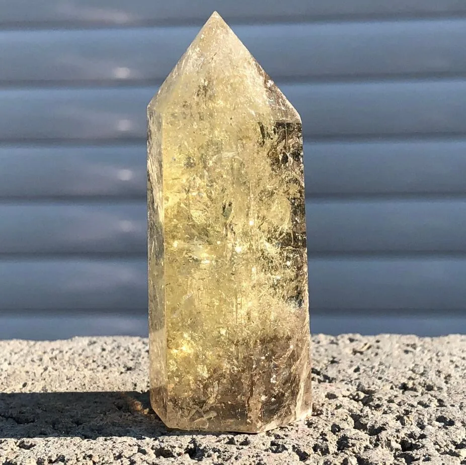 Natūralus mineralas "Geltonasis obeliskas 2" (citrino