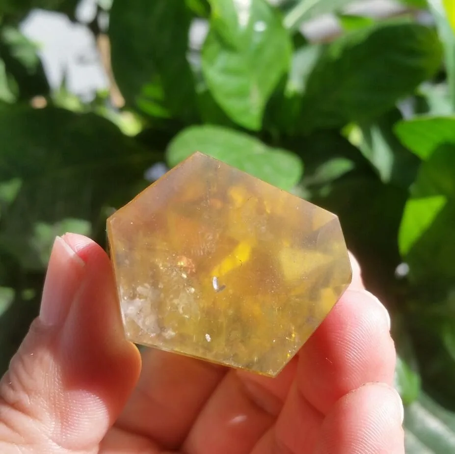 Natūralus mineralas "Geltonasis obeliskas 3" (dūminis citrino