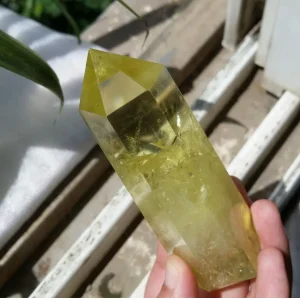 Natūralus mineralas "Geltonasis obeliskas 6" (citrino