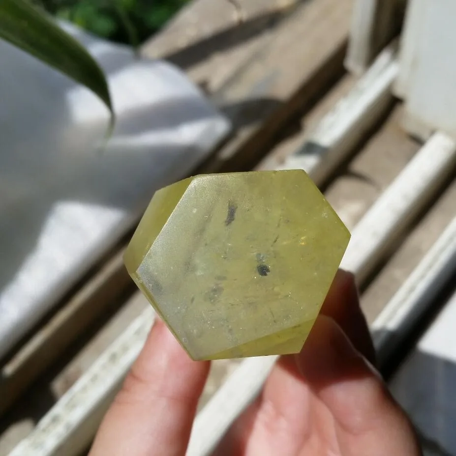 Natūralus mineralas "Geltonasis obeliskas 6" (citrino