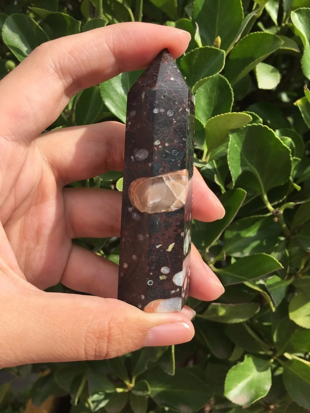 Natūralus mineralas "Modernus obeliskas 3" (Jadas, 7 cm, 72 g)