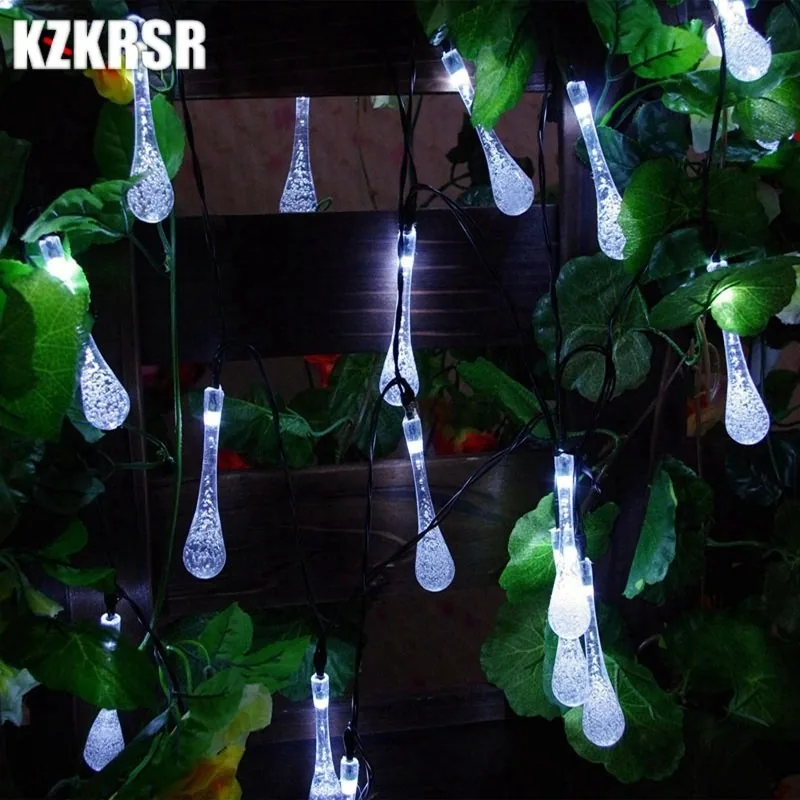 Saulės energija įkraunamas šviestuvas "Modernieji lašai 2"
