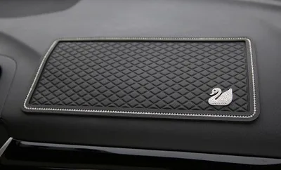 Neslystantis kilimėlis automobiliui "Juodoji elegancija 4"