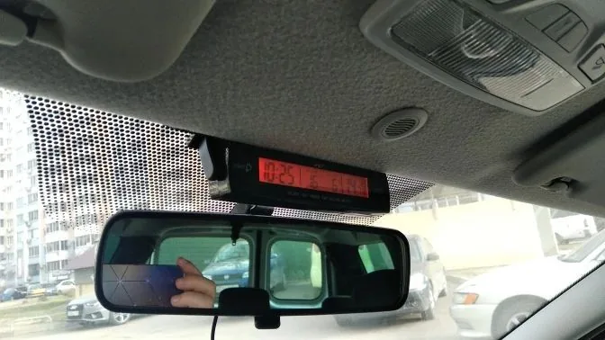 Automobilio LCD laikrodis - termometras "Tikslumas 5"
